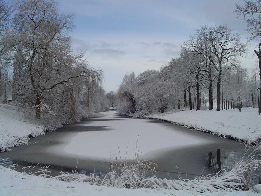 Allez, quelques images de neige avant qu'elle ne nous quitte ... dans Belles images riviere_gelee.37126